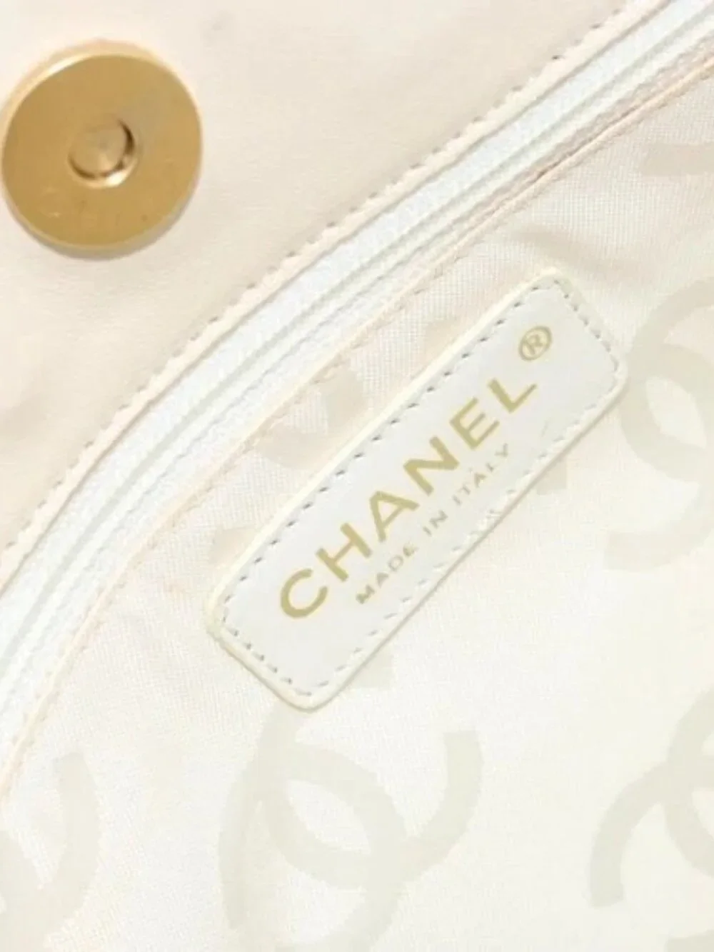 CHANEL Camelia Shoulder Bag Patent leather Ivory Gold CC Auth 161438